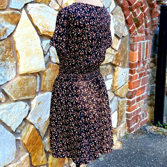 Button Down Fit & Flare Dress Black with Petite Flowers Size M - Picture 6 of 10
